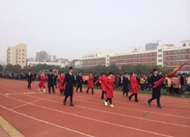 我校举行新学期第一次升旗仪式