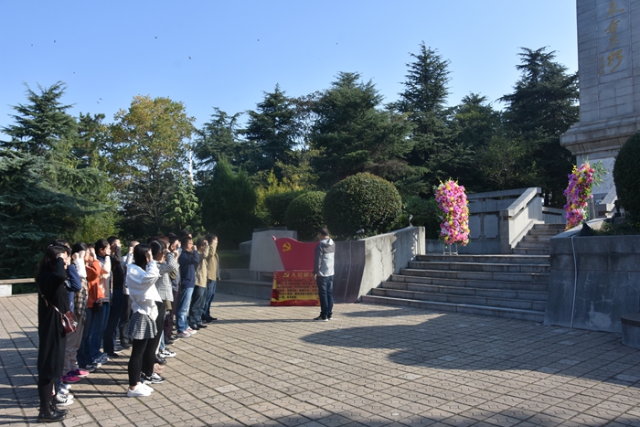 “缅怀革命先烈、追忆党的历史”—蚌埠三中开展革命传统教育